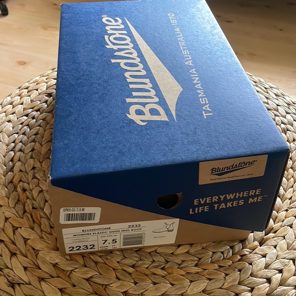 Blundstone Brown Vegan Leather Boots in original box - Picture 2 of 9
